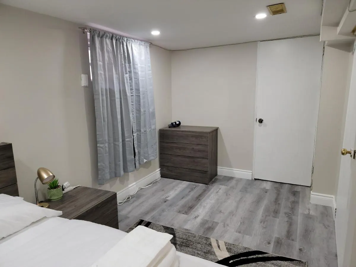 ゲストハウス ホテル Comfy Private Unit トロント カナダ